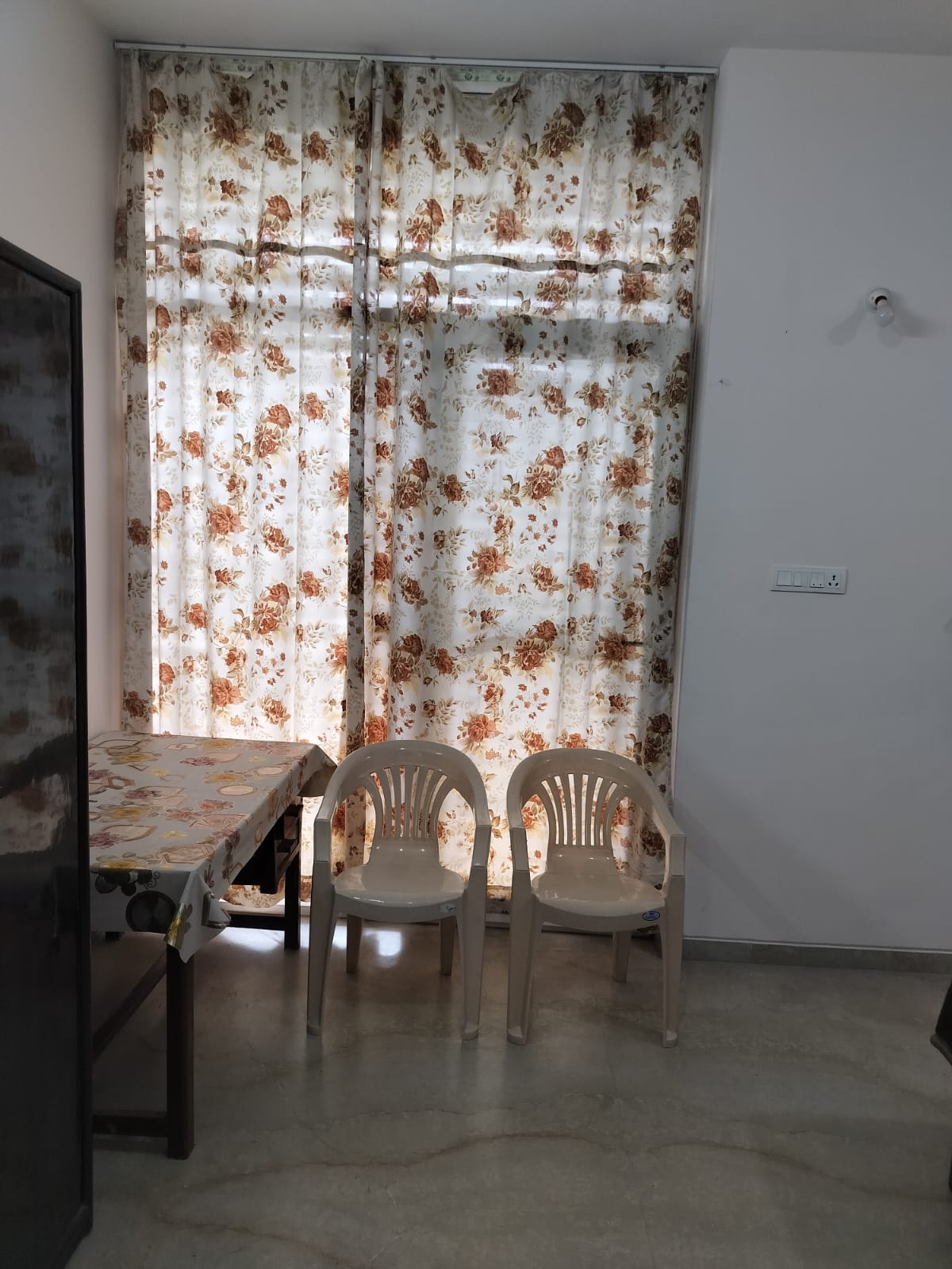 sweenas-room1